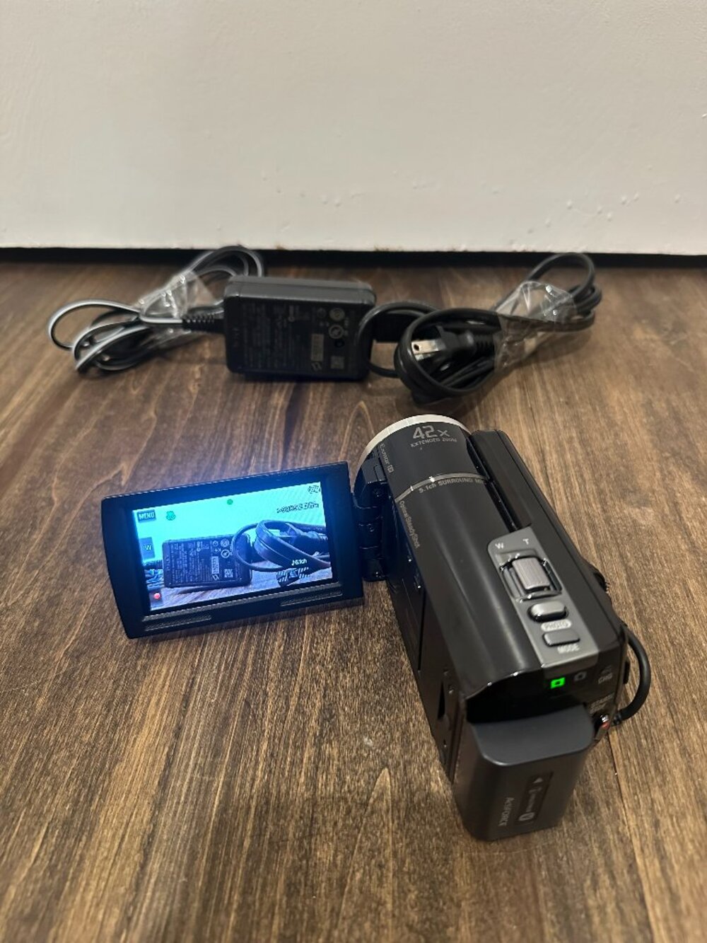 Sony Handycam HDR-XR160 HD 1080p 60fps AVCHD 160GB HDD Camcorder 30x